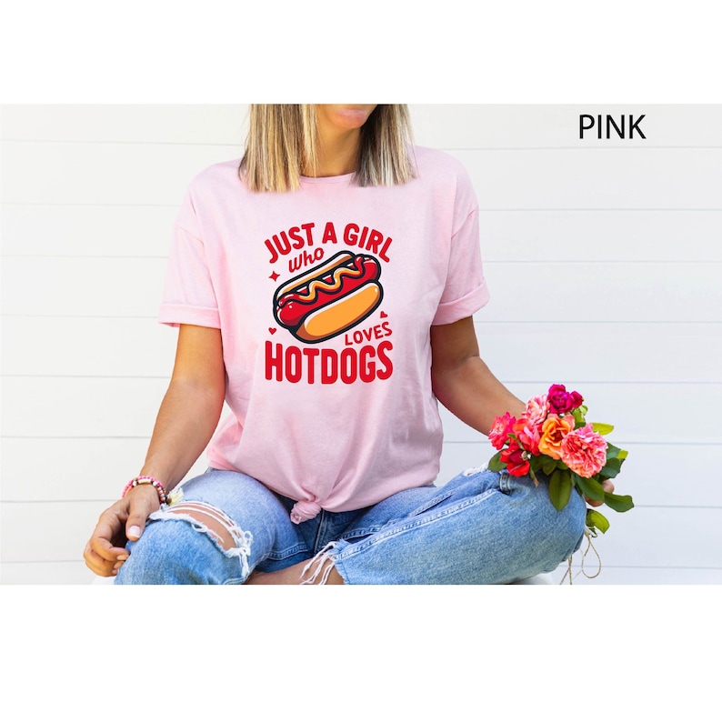 Just A Girl Who Loves Hot Dogs T-Shirt, Hot Dog Lover Shirt, Funny Hot Dog Shirt, Hot Dog Junkie Tee, Hot Dog Day Shirt, Sausage Lover Gift afbeelding 1