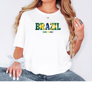 以下が含まれることがあります： 斑点のあるマット仕上げのセラミックマグカップ3個セット。マグカップはクリーム色、ライトグレー、ダークグレーの色合いです。各マグカップはシンプルでミニマルなデザインで、丸みを帯びたハンドルが付いています。コーヒー、紅茶、その他の飲み物に最適です。