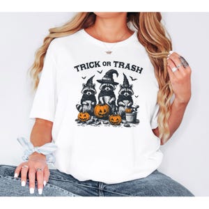 Retro Halloween Raccoon T-Shirt, Trick or Trash Shirt, Funny Halloween Shirt, Halloween Raccoon Tee, Spooky Season Shirt, Halloween Gift zdjęcie 3