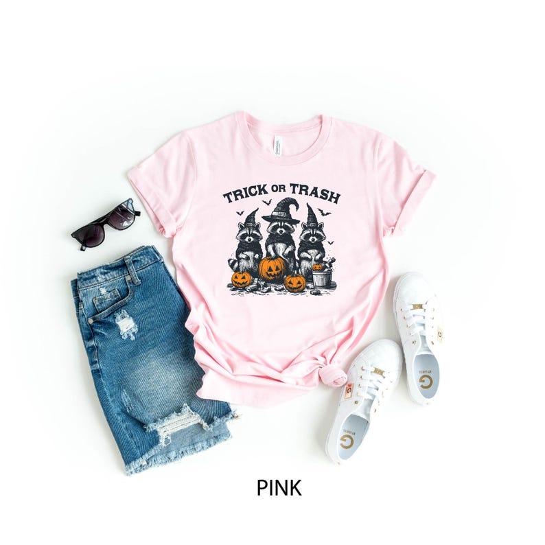 Retro Halloween Raccoon T-Shirt, Trick or Trash Shirt, Funny Halloween Shirt, Halloween Raccoon Tee, Spooky Season Shirt, Halloween Gift zdjęcie 2