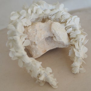 Selbstgenähter 3D Blüten Braut Haarreif ecru image 3