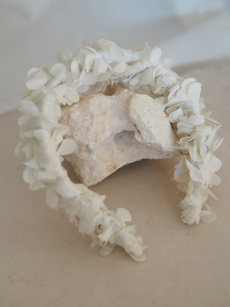 Selbstgenähter 3D Blüten Braut Haarreif ecru image 3