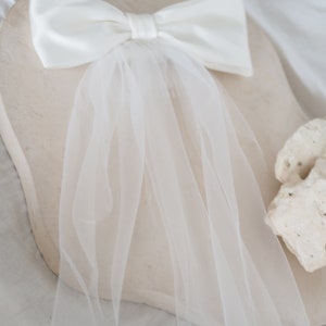 Handgemachter kurzer Braut Schleier mit Schleife ivory oder schwarz Ivory
