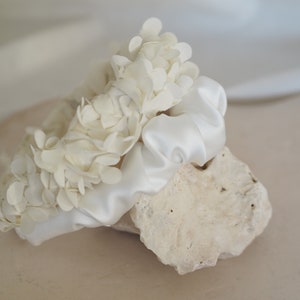 Selbstgenähter 3D Blüten Braut Haarreif ecru image 6