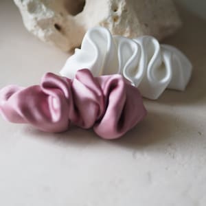 Scrunchie Haarspange in ivory Satin Brautschmuck & Kommunionschmuck Bild 3