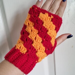 Squared Fingerless Gloves Crochet Pattern