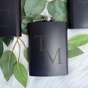 Personalized Groomsmen Flask, Flask for Groomsmen, Custom Flask,  Black Hip Flask, Bridal Party Gift, Gift for Wedding Party, Custom Gift