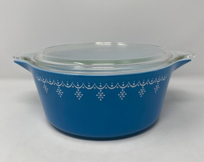 Pyrex Snowflake Advertisement Pyrex Snowflake Garland Round Casserole Dish. 475 W/lid | 2 1/2 QT ...