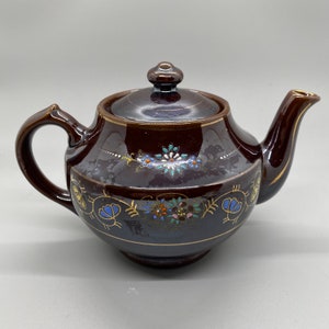 Vintage Japanese made Tea Pot with lid. Hand painted