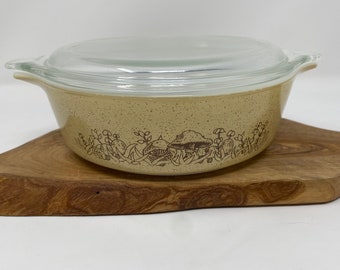 Pyrex Forest Fancies mushroom 500 ml casserole dish with lid. 471-B dish & 471-C lid. Preowned with minimal wear and tear.