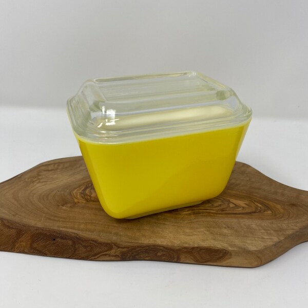 PYREX vintage primary color yellow small fridgie with lid. #501 dish with matching lid. Circa 1950s. 3.75” x 3.25” x 3”.