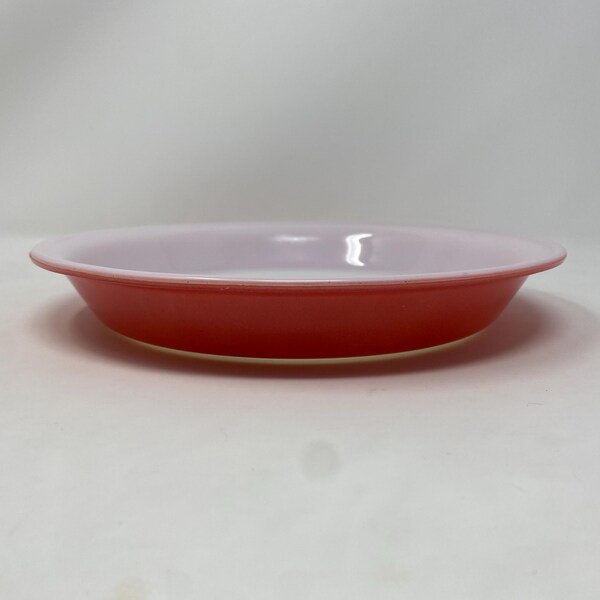 Vintage PYREX #209 “Pink Flamingo” 9 Inch Pie Pan. Preowned Without Cracks or Chips. Paint Intact. Normal Wear and Tear. See Description.