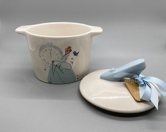 New Rae Dunn white handled Disney princess measuring cup set