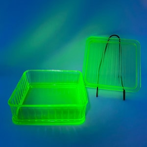 Large Vintage Anchor Hocking Uranium Glass Ribbed Refrigerator Dish With Lid.