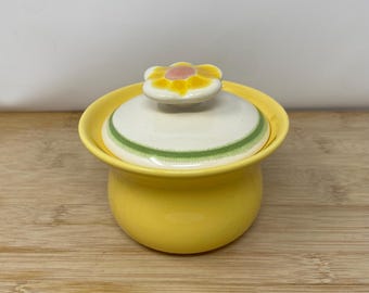 Vintage Franciscan Maypole Pattern Sugar Bowl with Lid. Preowned in Excellent Condition.