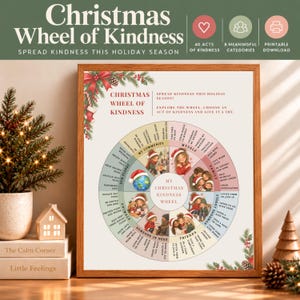 Könnte beinhalten: Ein gerahmtes Christmas Wheel of Kindness Poster mit einem kreisförmigen Diagramm, das in acht Kategorien mit Illustrationen und Texten unterteilt ist. Das Design umfasst festliche Stechpalmen, Tannenzapfen und ein zentrales Rad mit der Aufschrift My Christmas Kindness Wheel, das zu freundlichen Gesten in der Weihnachtszeit anregt.