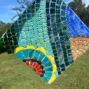 DIY Stepping Stone Mosaics