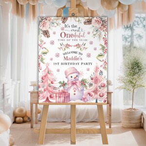 É a época mais Onederful do ano. Placa de boas-vindas para meninas de 1º aniversário, pôster de Onederland para festa de primeiro aniversário de inverno editável e imprimível