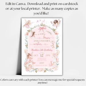K&ouml;nnte beinhalten: Eine rechteckige Geburtstagseinladungskarte mit einem rosa Bogenrahmen, der mit floralen Elementen, Feen und einem Einhorn verziert ist. Der Text lautet Fairy kisses and unicorn wishes, Please join us to celebrate, Maddie's 5th Birthday, Oct 12 2pm.