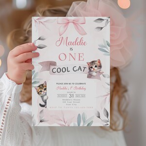 Convite de 1º aniversário com tema de gato, convite para festa de gato legal editável, download digital, cartão de gatinho para impressão, personalizável no Canva