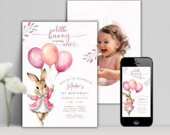 Puede incluir: Una invitación de cumpleaños rosa y blanca con una ilustración de acuarela de un conejito sosteniendo globos. La invitación dice "a little bunny is turning one" e incluye el texto "Join us to celebrate! Maddie's 1st Birthday! Saturday, May 5th 1 PM - 8 PM Maddie's House 123 Your Street Your City, State RSVP Sarah 123-456-1890"