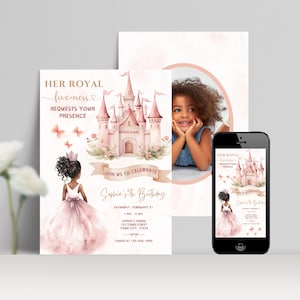 Puede incluir: Invitación de fiesta de cumpleaños de princesa rosa y dorada con una ilustración de acuarela de un castillo y mariposas. La invitación incluye el texto "Her Royal Five-ness & Requests Your Presence" y "Join Us To Celebrate Sophia's 5th Birthday".