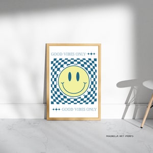 Arte retro de pared a cuadros azul, cartel de cara sonriente, cartel de buenas vibraciones, arte de pared funky, cartel hippie de moda, impresión groovy, arte abstracto de los años 80