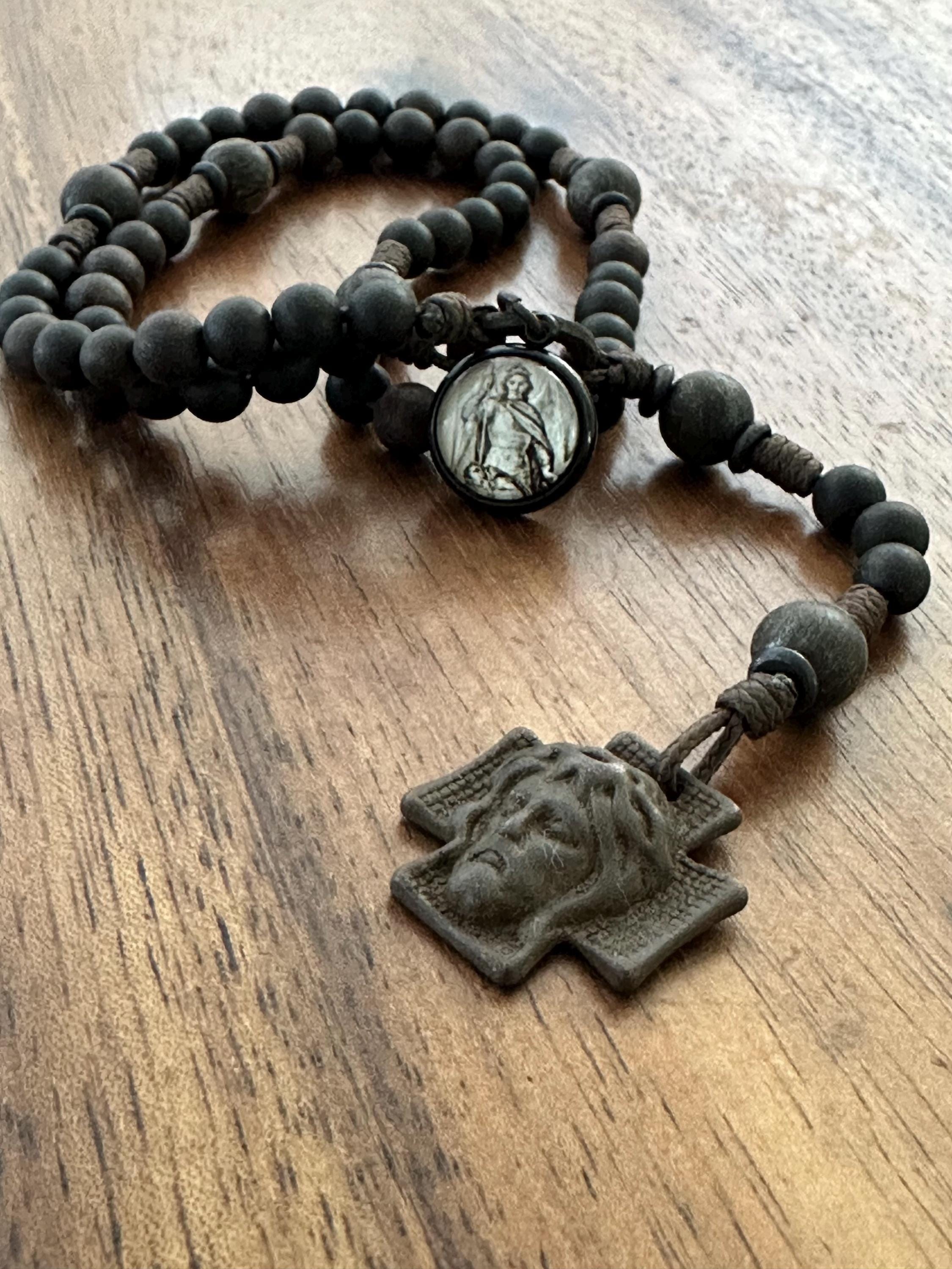 Montre à gousset en argent (800/oo), poinçon crabe effacé, à décor d'un Montre à gousset en argent (800/oo), poinçon crabe effacé, à décor d'un