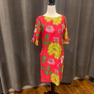 vintage 60s Hawaiian shift dress mod pop floral print 1960s aloha