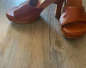vintage Y2k era Plateau Hippie Leder und Holz High-Heel Sandalen 1990er 90er Jahre von Aldo 70er Jahre Stil