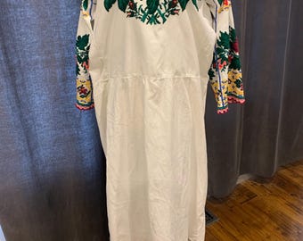 素晴らしいヴィンテージ Muumu 刺繍カフタン ハンドメイド ボヘミアン ヒッピー ロマンチックな muumuu