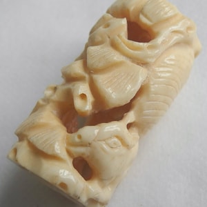 Japanese antique Netsuke Open work Hand carving Cow Beautiful! Ojime