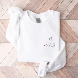Cat Lover Sweatshirt, Cat Sweatshirt, Cat Mom Sweatshirt, Gift for Cat Mom, Gift for Cat Lover, Cute Cat Sweatshirt, Minimalist Cat Sweater