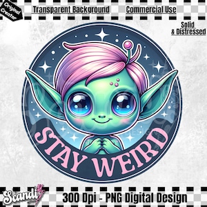 Pode incluir: Uma ilustração digital de um alienígena verde com cabelo rosa e grandes olhos azuis. O alienígena está usando um círculo azul e branco com o texto "STAY WEIRD" em letras rosa.