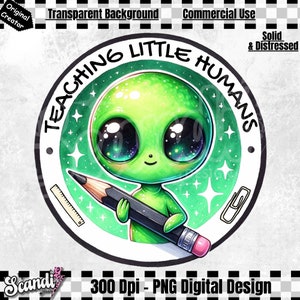Pode incluir: Um alienígena verde com olhos grandes segurando um lápis e uma régua. O alienígena está rodeado de estrelas e o texto "Teaching Little Humans" está escrito em um círculo ao redor do alienígena.