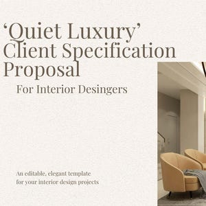 Op de afbeelding: Een digitaal sjabloon getiteld 'Quiet Luxury' Client Specification Proposal For Interior Desingers, met een gerenderde afbeelding van een beige woonkamer met gebogen fauteuils, een lange bank, een ronde salontafel en een moderne kroonluchter.