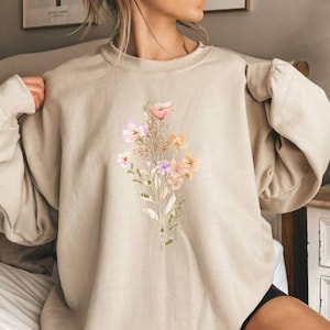 Flower sweater, floral sweater, crewneck sweater, womens sweater, Unisex Heavy Blend™ Crewneck Sweatshirt