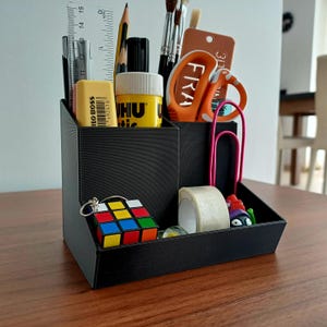 Briefpapierhouder met meerdere vakken | Betaalbare pennenstandaard met sleuven | Minimalistische desktopopslag | Perfect goedkoop cadeau voor collega's
