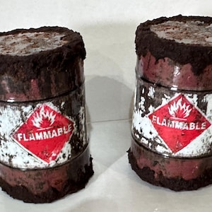 Pack of 2 Rusty Realistic Oil Barrels - Choose Scale: 1/18, 1/32, 1/43 or 1/64