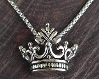 Collier couronne / collier couronne de la reine / collier de charme couronne / couronne des rois / pendentif couronne / collier royal / collier reine / couronne de fer