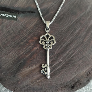 Key Necklace / key charm necklace / tiny key necklace / antique key necklace / victorian key / Key pendant / vintage skeleton key /Key Steel
