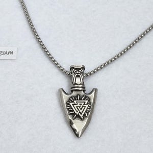 Arrowhead necklace / Arrowhead pendant / arrowhead jewelry / arrowhead charm / viking necklace / Arrowhead iron / arrow necklace /  arrow