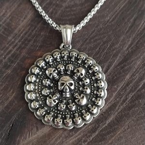 Necklace with skulls / skull necklace / skeleton necklace / mens skull necklace / skull pendant / memento mori necklace / mens skull jewelry
