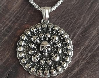 Necklace with skulls / skull necklace / skeleton necklace / mens skull necklace / skull pendant / memento mori necklace / mens skull jewelry