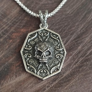 Memento mori necklace / Skull necklace / Memento mori jewelry / Memento mori pendant / Santa Muerte jewelry / Santa Muerte necklace pendant