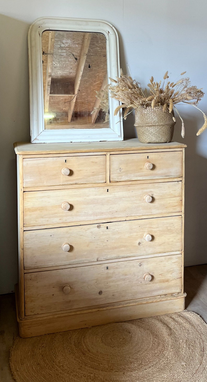 commode anglaise ancienne en bois massif brut 5 tiroirs image 1