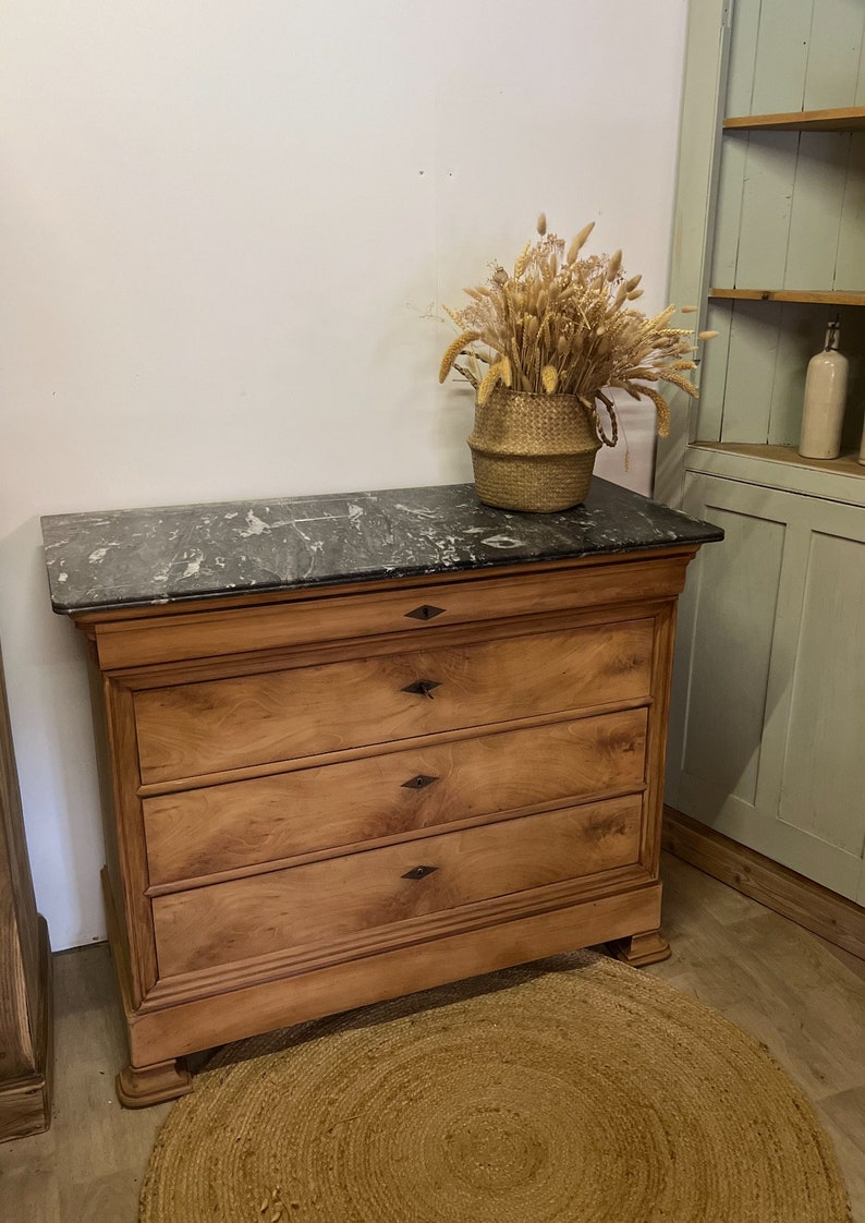 Grande Commode ancienne en bois massif brut et plateau marbre image 2