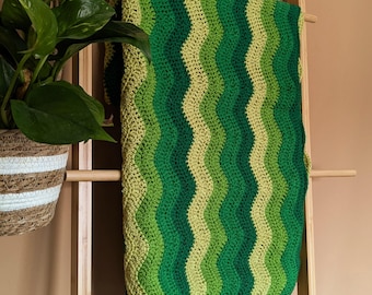 Manta de bebé tejida a crochet/ manta pequeña/ tejida a crochet/ verde/ a rayas/ patrón de ondas