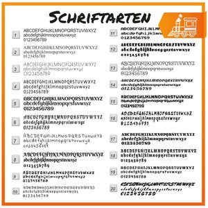 Pode incluir: Um gr&aacute;fico com 20 estilos de fonte diferentes, cada um com o alfabeto, os n&uacute;meros de 0 a 9 e a palavra "SCHRIFTARTEN" no topo. O gr&aacute;fico est&aacute; sobre um fundo amarelo e laranja com um comboio de desenho animado no canto superior direito.