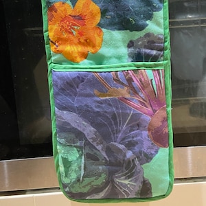 Double oven glove with printed cabbage fabric